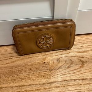 Tory Burch wallet